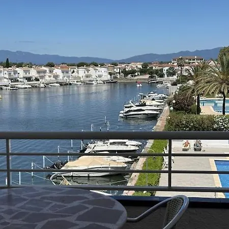 En El Canal De Iii * Empuriabrava